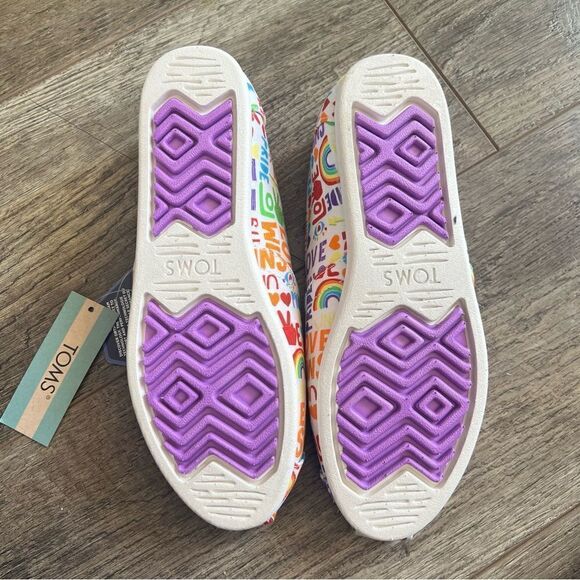 𝅺Toms Alpargata Unity Love Wins Slip on Shoes NWT Size 5 Pride Rainbow Sneakers - Picture 10 of 10